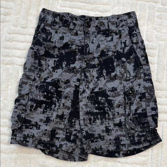 Boys Under Armour Cargo Shorts - Picture 1 of 4
